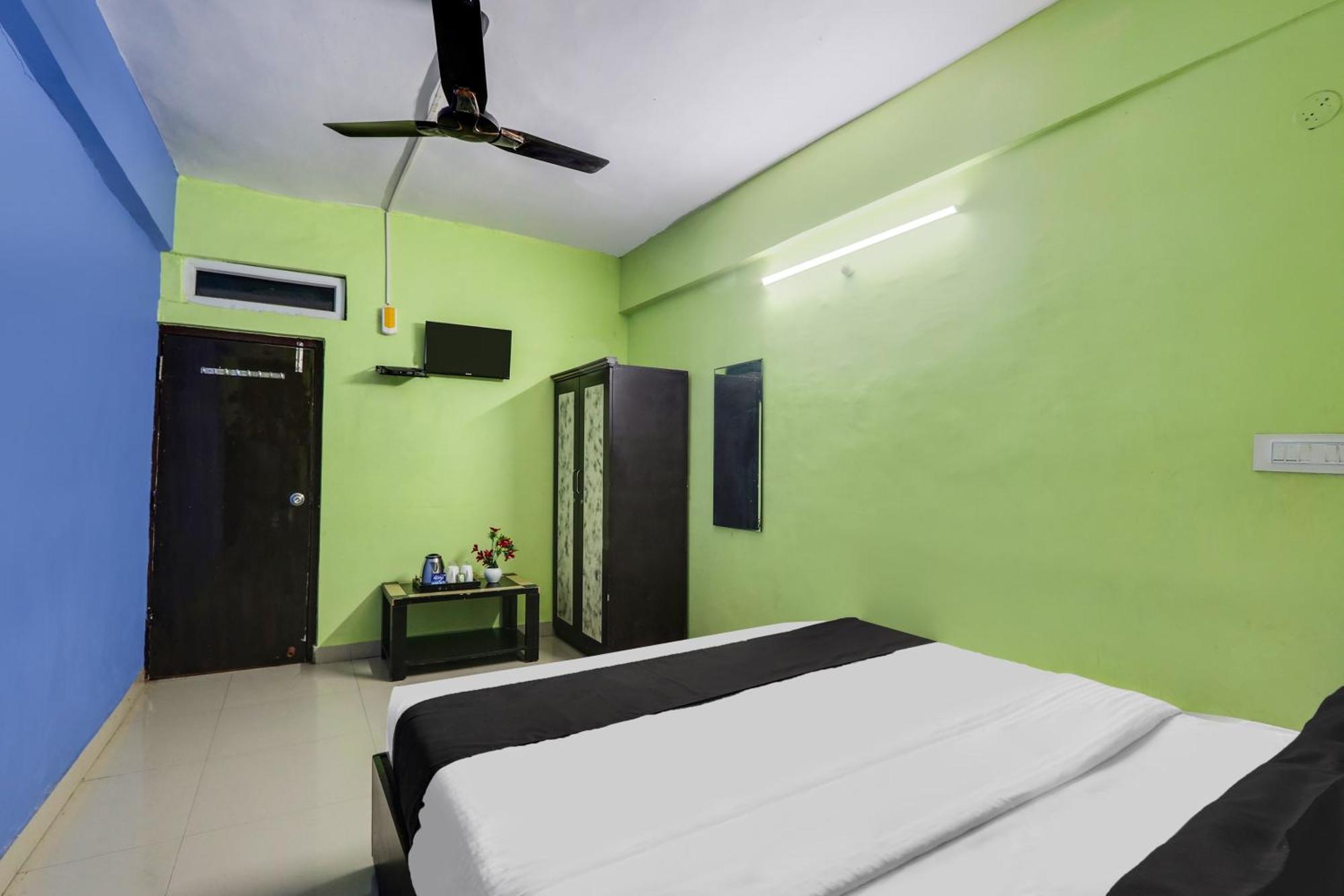 Hotel O Grand Hotel And Lodge Sangareddy Esterno foto