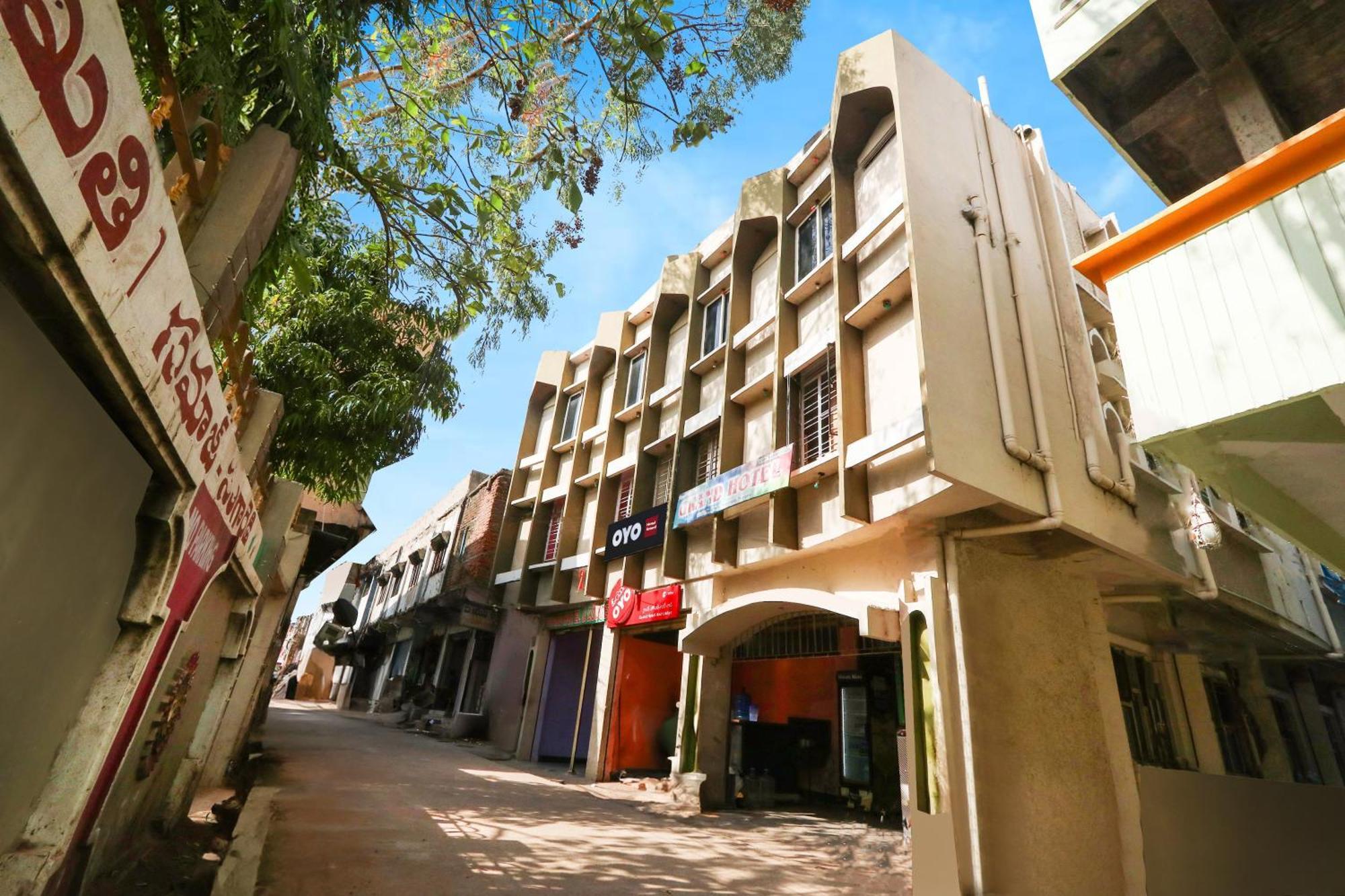 Hotel O Grand Hotel And Lodge Sangareddy Esterno foto