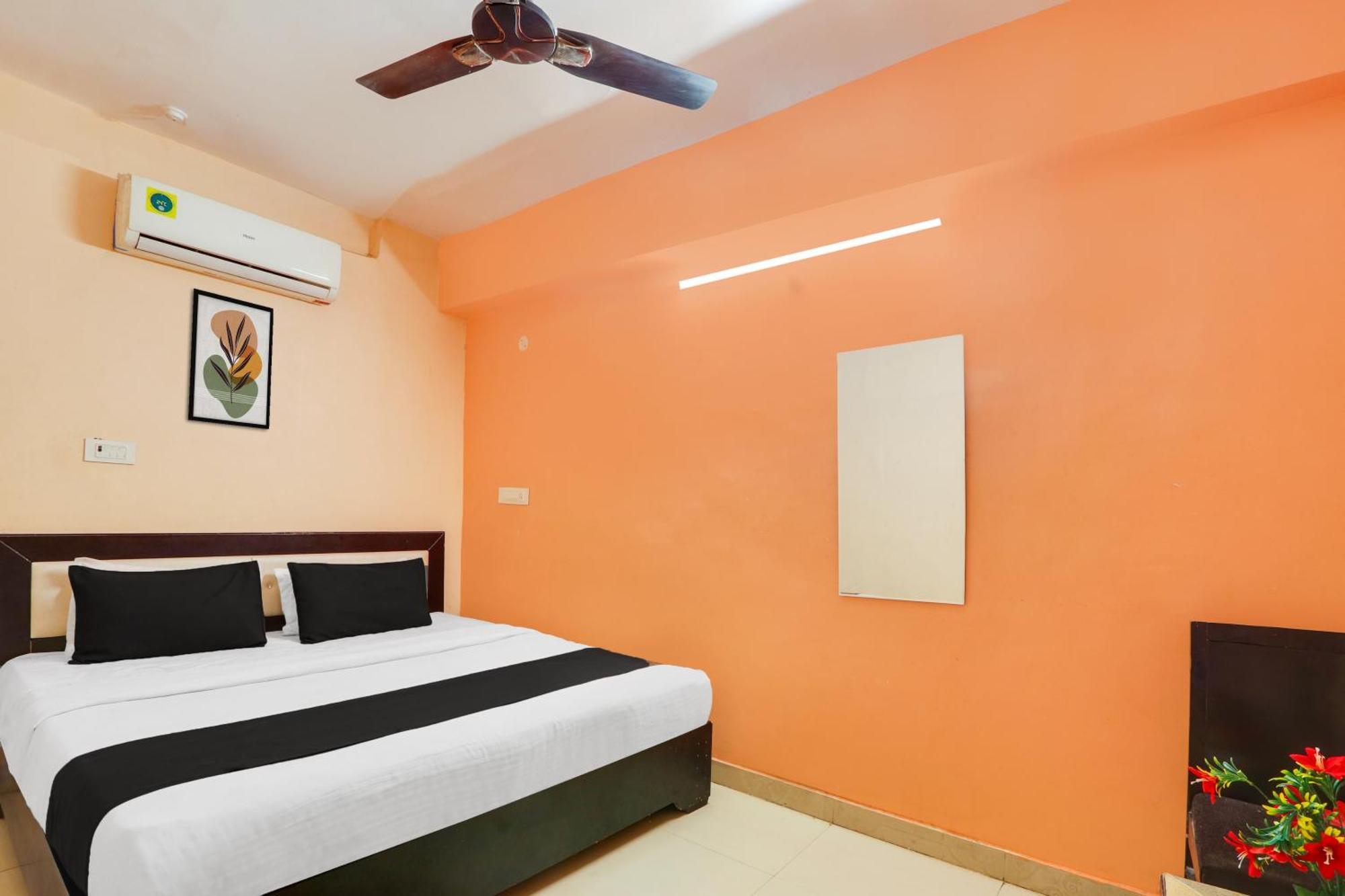 Hotel O Grand Hotel And Lodge Sangareddy Esterno foto