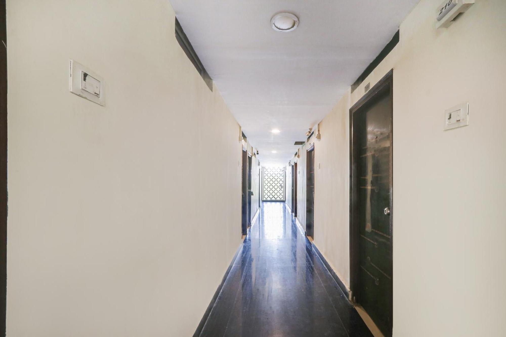 Hotel O Grand Hotel And Lodge Sangareddy Esterno foto